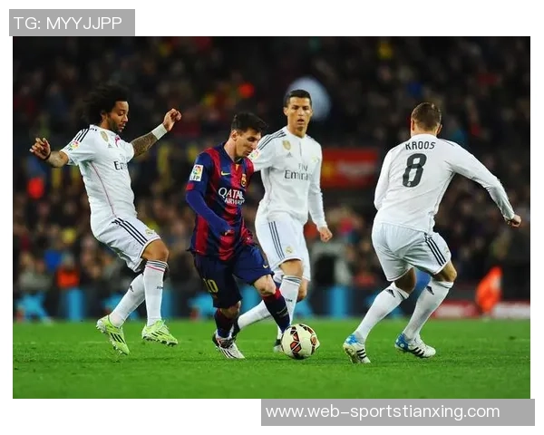 巴萨全新第四球衣发布向2005年经典国家德比致敬 巴萨全新第四球衣发布向2005年经典国家德比致敬